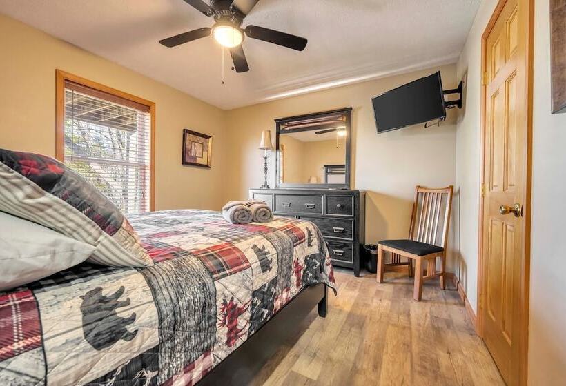 Pocono Pinnacle By Avantstay Steps To The Lake, Game Room, Large Deck