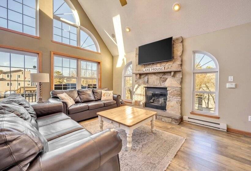 Pocono Pinnacle By Avantstay Steps To The Lake, Game Room, Large Deck