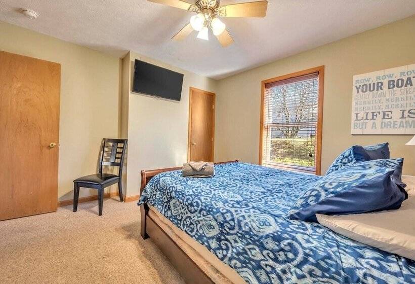 Pocono Pinnacle By Avantstay Steps To The Lake, Game Room, Large Deck