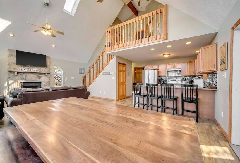 Pocono Pinnacle By Avantstay Steps To The Lake, Game Room, Large Deck