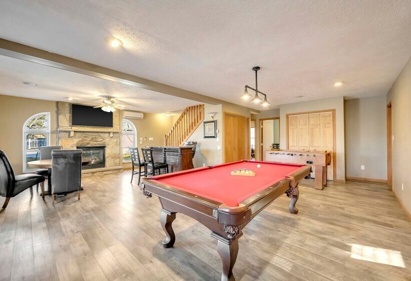 Pocono Pinnacle By Avantstay Steps To The Lake, Game Room, Large Deck