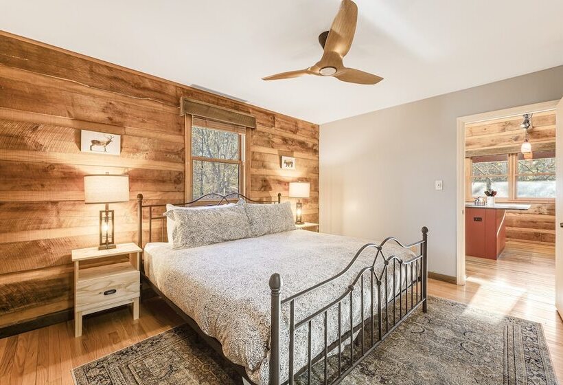 Red Cedar By Avantstay Cabin W/ Hot Tub + Views!