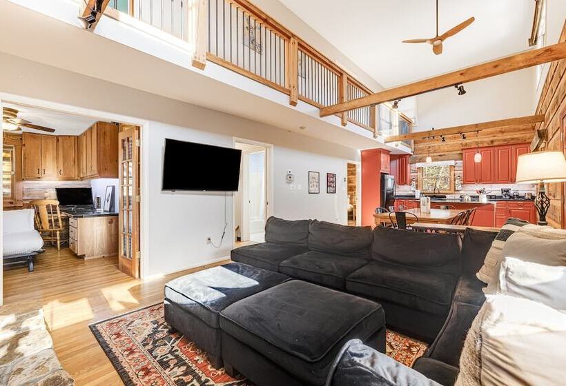 Red Cedar By Avantstay Cabin W/ Hot Tub + Views!