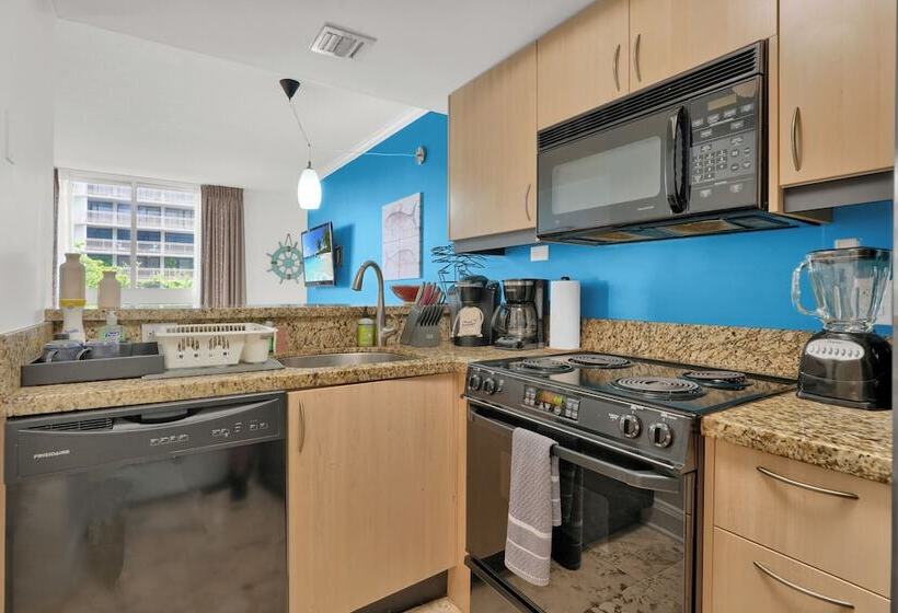 Relaxing Condo With Free Parking