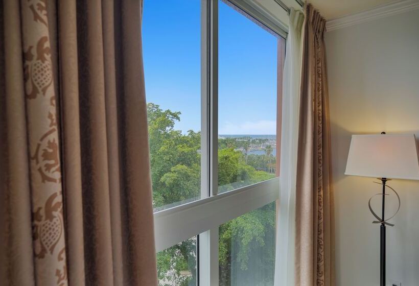 Relaxing Condo With Free Parking