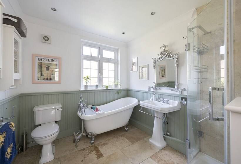 إقامة Charming 4 Bed House In South East London