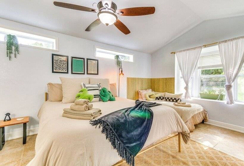 Retro Tropical Pensacola Home   3 Mi To Downtown!