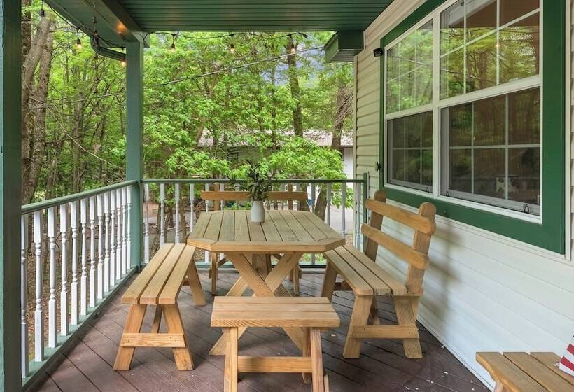 Ridge Retreat By Avantstay Game Room, Covered Porch, & Fire Pit!