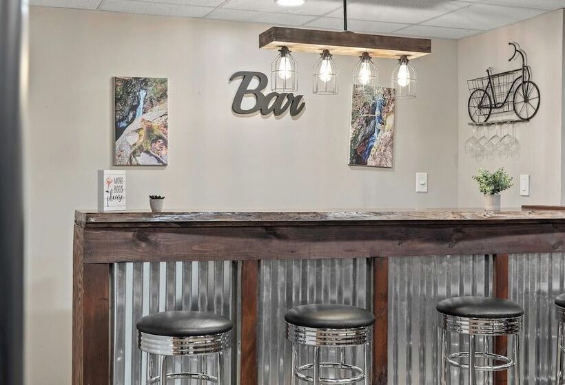 Ridge Retreat By Avantstay Game Room, Covered Porch, & Fire Pit!