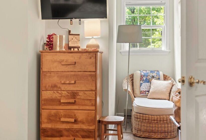 Ridge Retreat By Avantstay Game Room, Covered Porch, & Fire Pit!