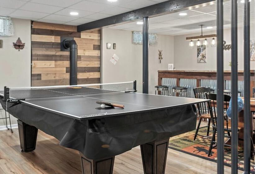 Ridge Retreat By Avantstay Game Room, Covered Porch, & Fire Pit!