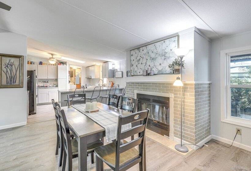 Riverfront Granbury Home W/ Patios & Boat Dock!