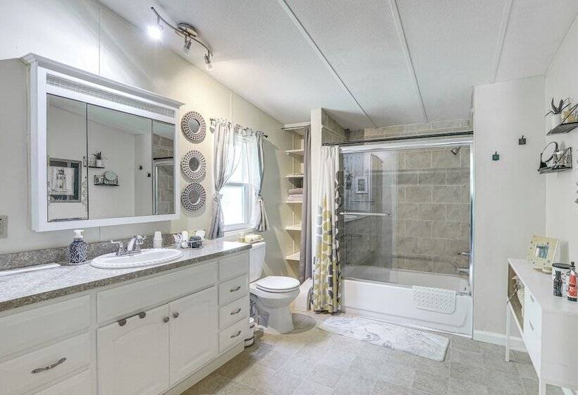 Riverfront Granbury Home W/ Patios & Boat Dock!