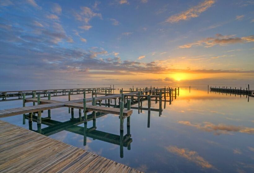 Boat Dock & Pool Private Fishing Village Roseate Spoonbill By Avantstay