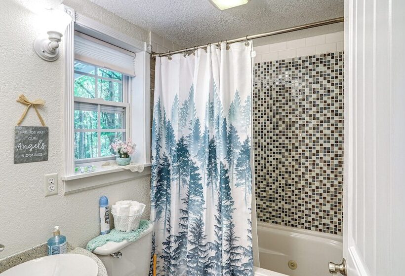 Secluded Vacation Rental Bordering Creek!