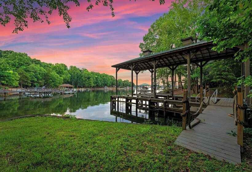 Shoreway Cove By Avantstay Waterfront, Pool, Dock