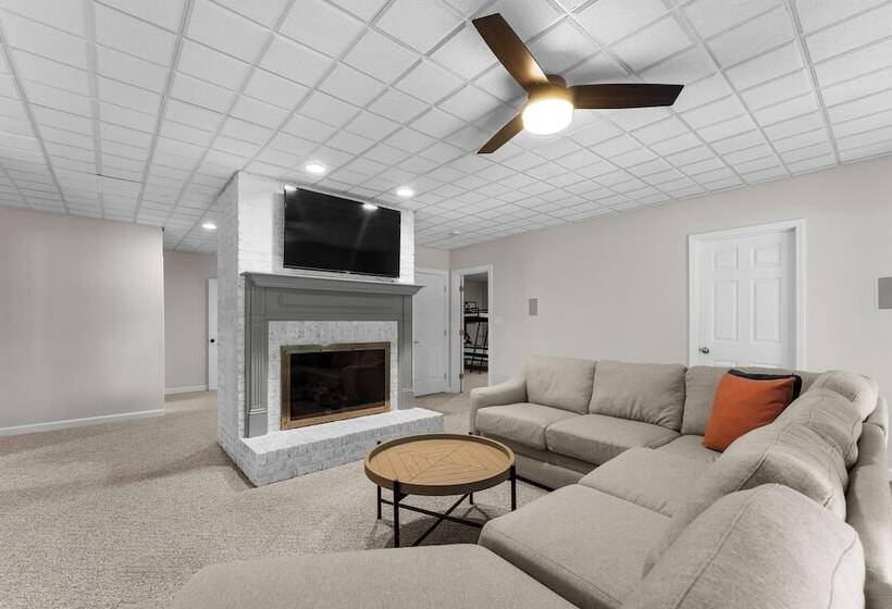 Shoreway Cove By Avantstay Waterfront, Pool, Dock