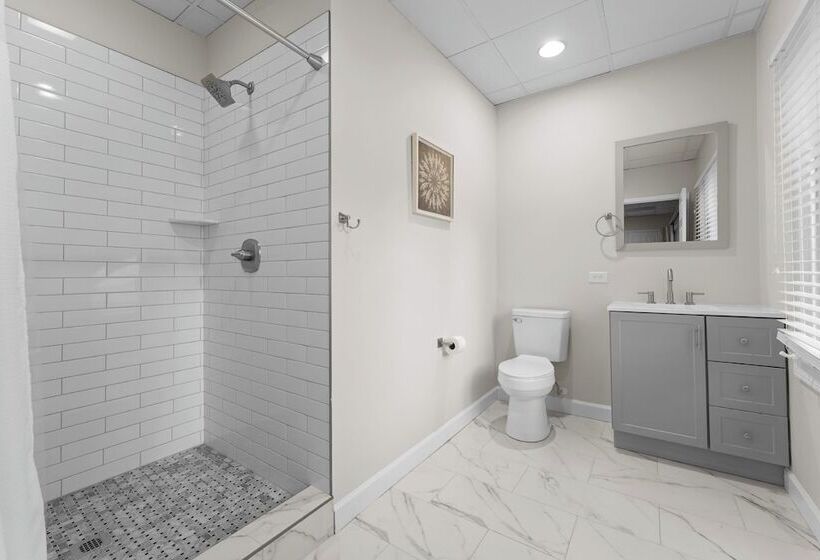 Shoreway Cove By Avantstay Waterfront, Pool, Dock