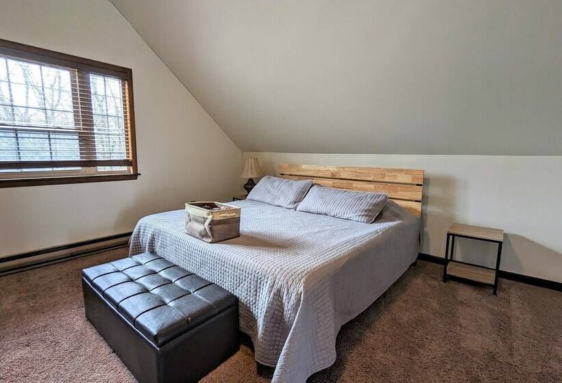 Sky View Chalet By Avantstay Stunning Interior, Spacious Deck, Hot Tub, & View