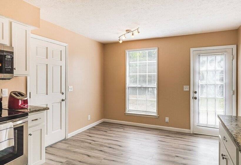 Smyrna Home W/ Private Yard: 25 Mi To Nashville!