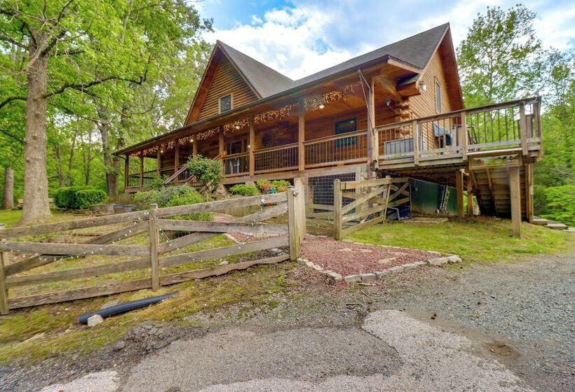 Spacious Stafford Cabin W/ Grills & Fire Pit!