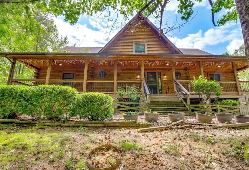 Spacious Stafford Cabin W/ Grills & Fire Pit!