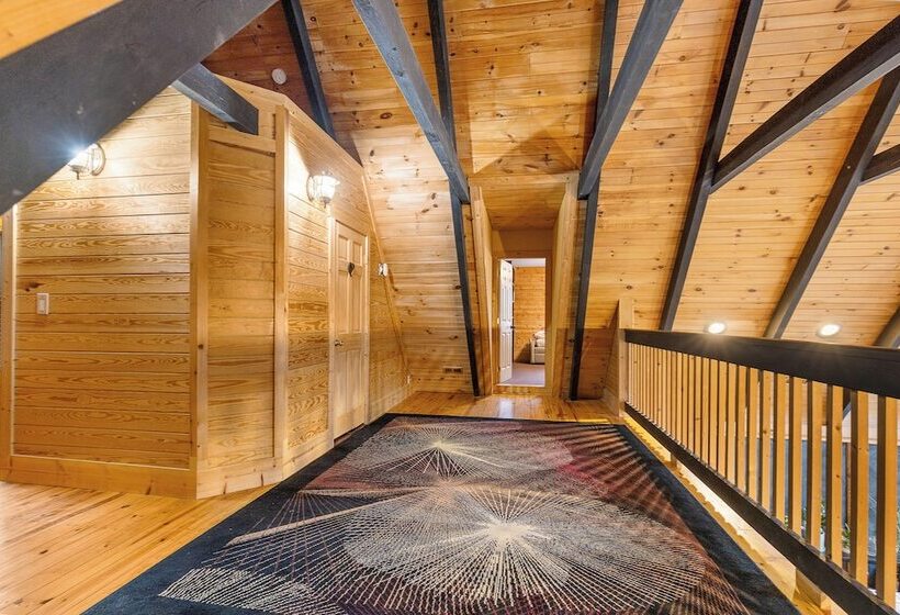 Spacious Stafford Cabin W/ Grills & Fire Pit!