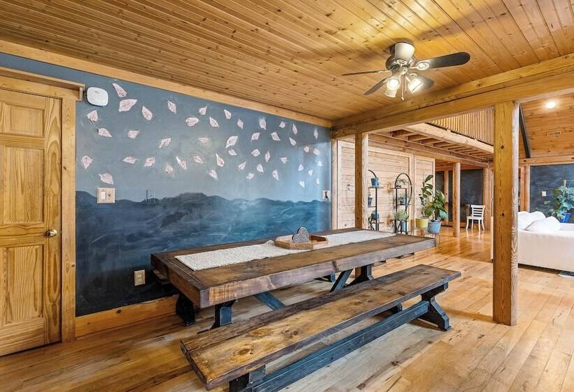 Spacious Stafford Cabin W/ Grills & Fire Pit!