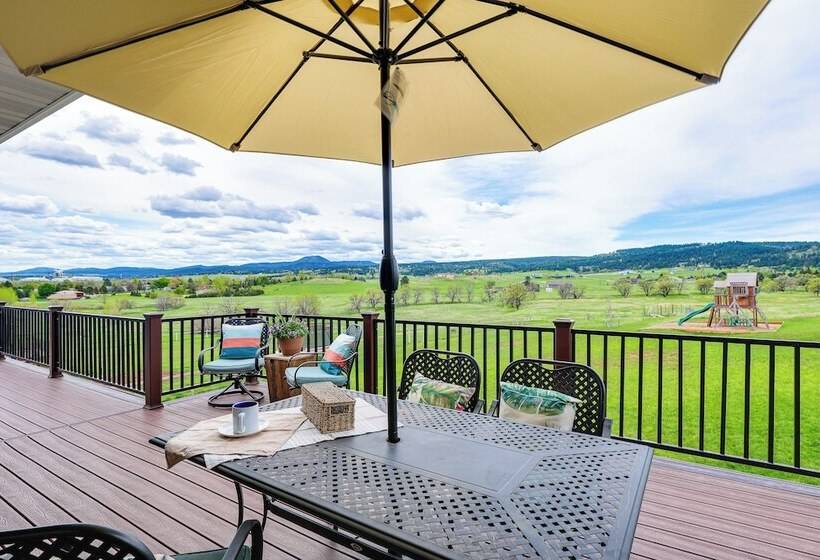 Spearfish Retreat W/ Fireplace + Mountain Views!