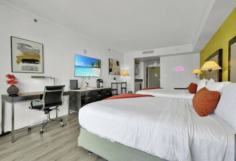 Stunning 12th Floor Studio In The Grove