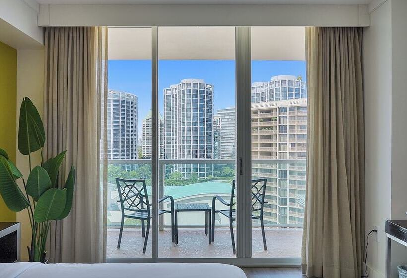 Stunning 12th Floor Studio In The Grove