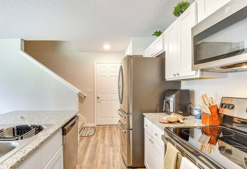 Sunny Palm Coast Home: 10 Mi To Flagler Beach!