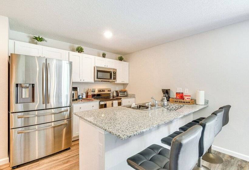 Sunny Palm Coast Home: 10 Mi To Flagler Beach!