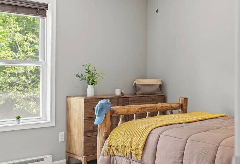 Tavern At The Woods By Avantstay Lakefront Views, Hot Tub, Firepit, Game Room