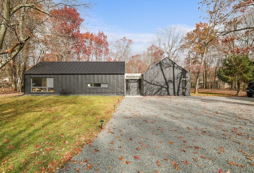 The Barn House By Avantstay Modern, Outdoor Living Area & Hot Tub