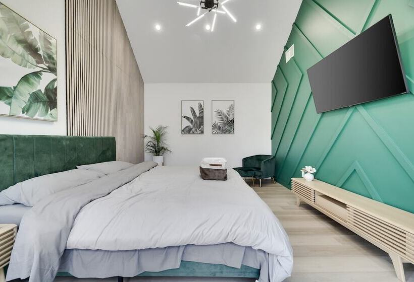 The Barn House By Avantstay Modern, Outdoor Living Area & Hot Tub