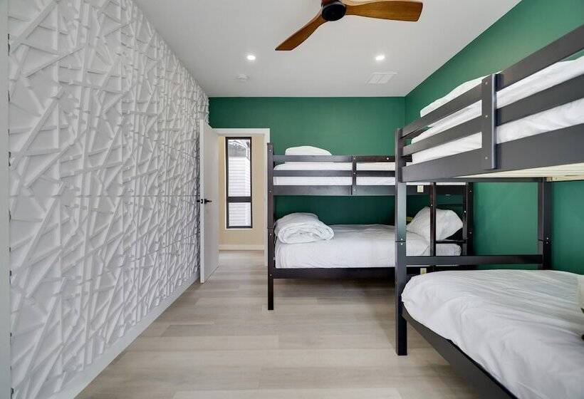 The Barn House By Avantstay Modern, Outdoor Living Area & Hot Tub