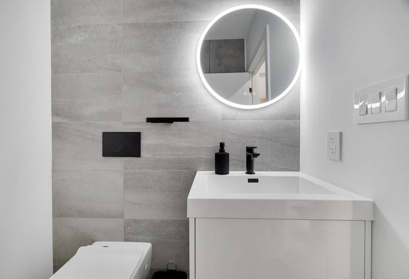 The Barn House By Avantstay Modern, Outdoor Living Area & Hot Tub