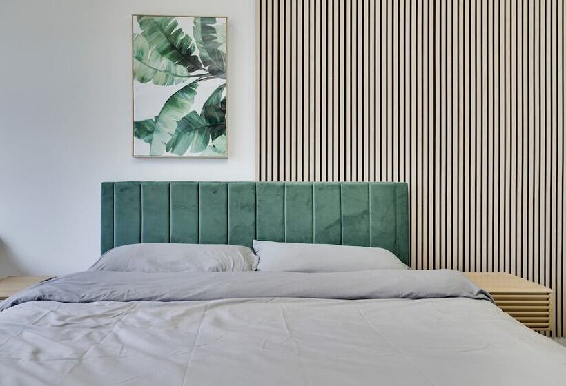 The Barn House By Avantstay Modern, Outdoor Living Area & Hot Tub