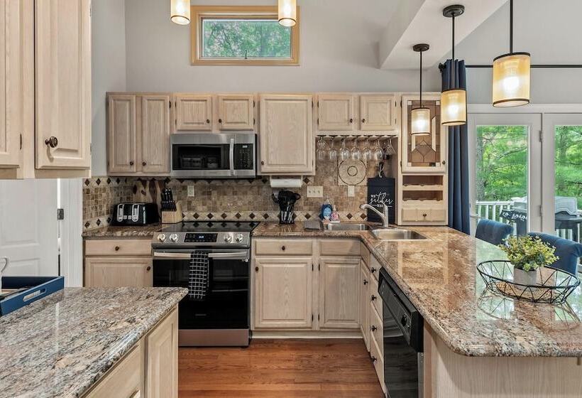 The Boulder Inn By Avantstay Indoor Hot Tub, Game Room, Outdoor Fire Pit