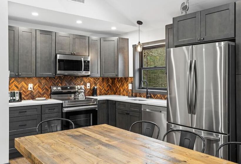 The Breck By Avantstay Modern 6bdr Cabin W/ Hot Tub & Game Room