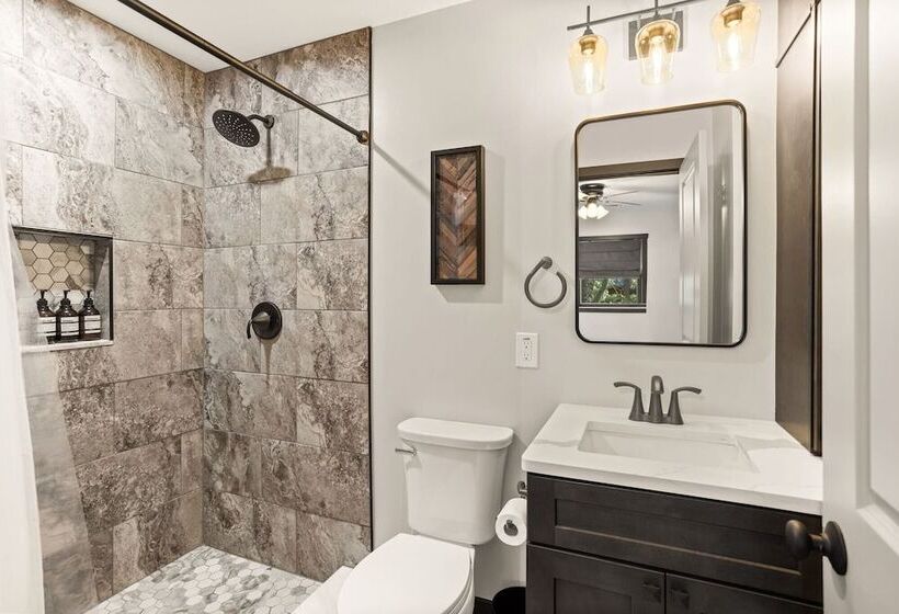 The Breck By Avantstay Modern 6bdr Cabin W/ Hot Tub & Game Room