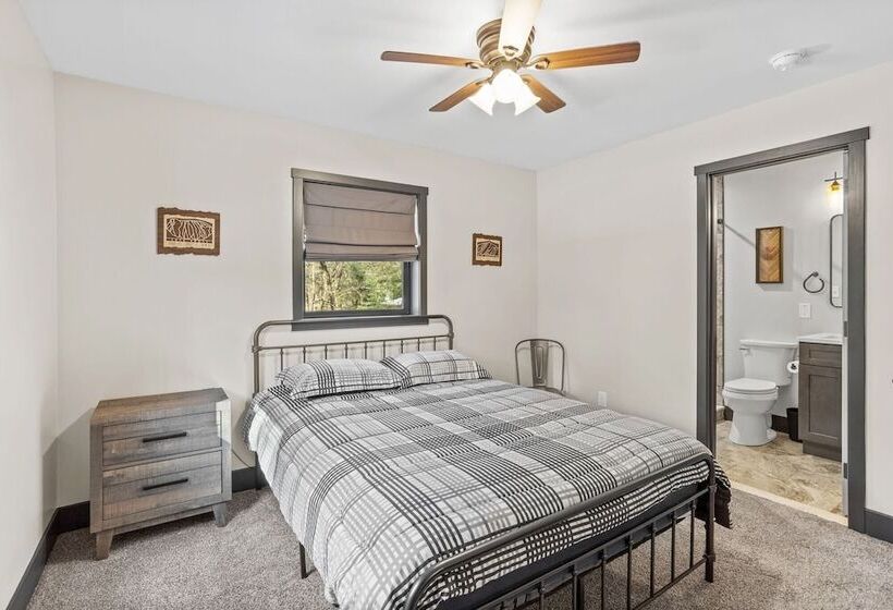 The Breck By Avantstay Modern 6bdr Cabin W/ Hot Tub & Game Room