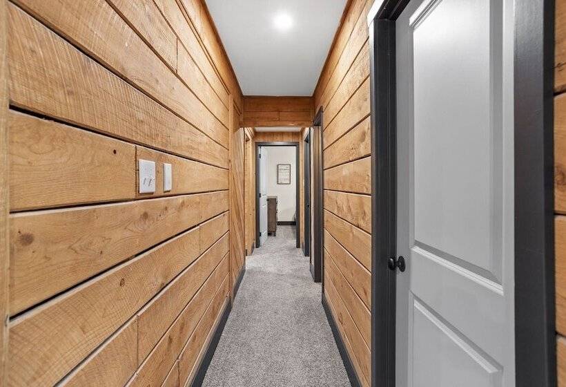 The Breck By Avantstay Modern 6bdr Cabin W/ Hot Tub & Game Room