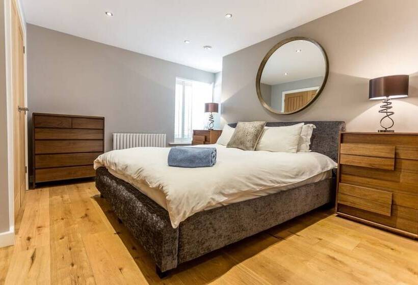 The Sweet Mews Big & Bright 4bdr Mews Home In Ideal Location