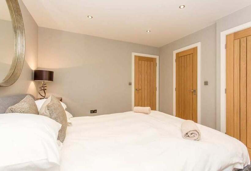 The Sweet Mews Big & Bright 4bdr Mews Home In Ideal Location