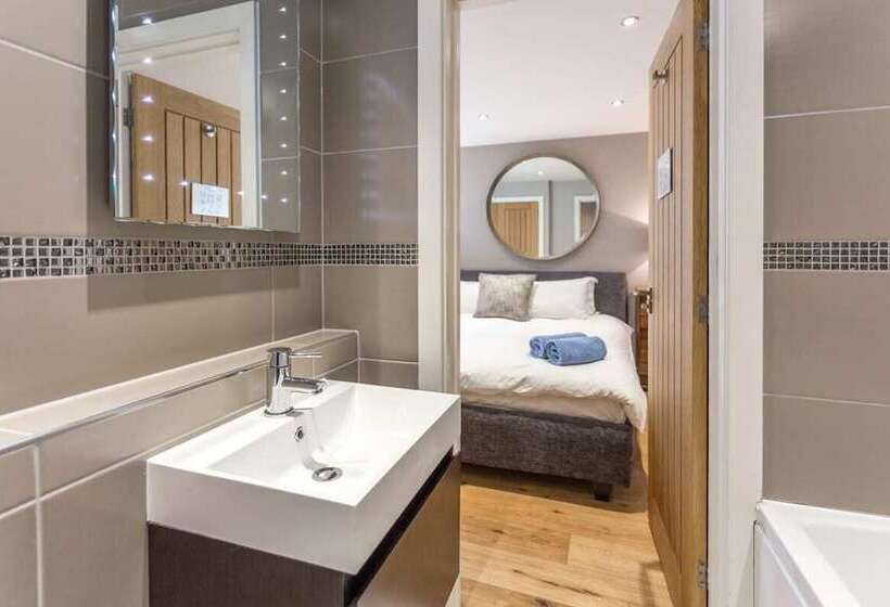 The Sweet Mews Big & Bright 4bdr Mews Home In Ideal Location