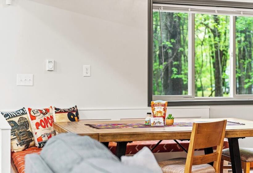 The Tranquil Trails By Avantstay Lake Access, Deck, Fireplace