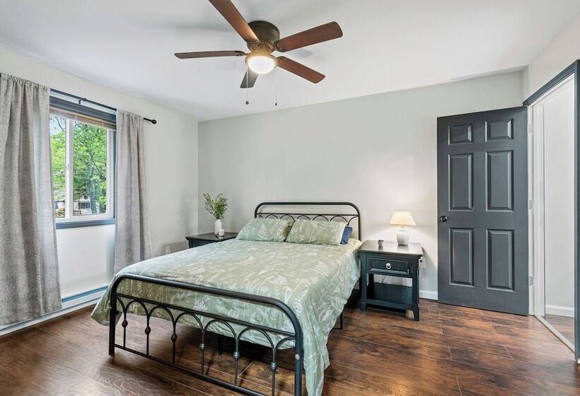 The Tranquil Trails By Avantstay Lake Access, Deck, Fireplace