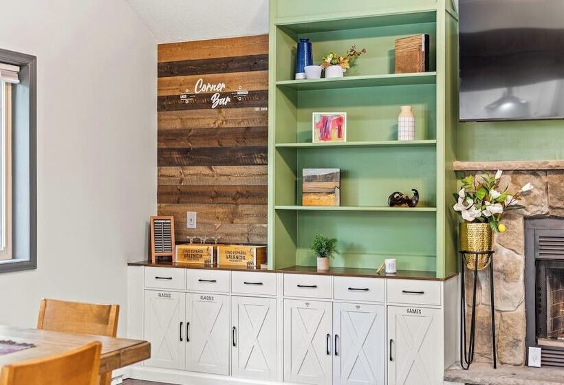 The Tranquil Trails By Avantstay Lake Access, Deck, Fireplace